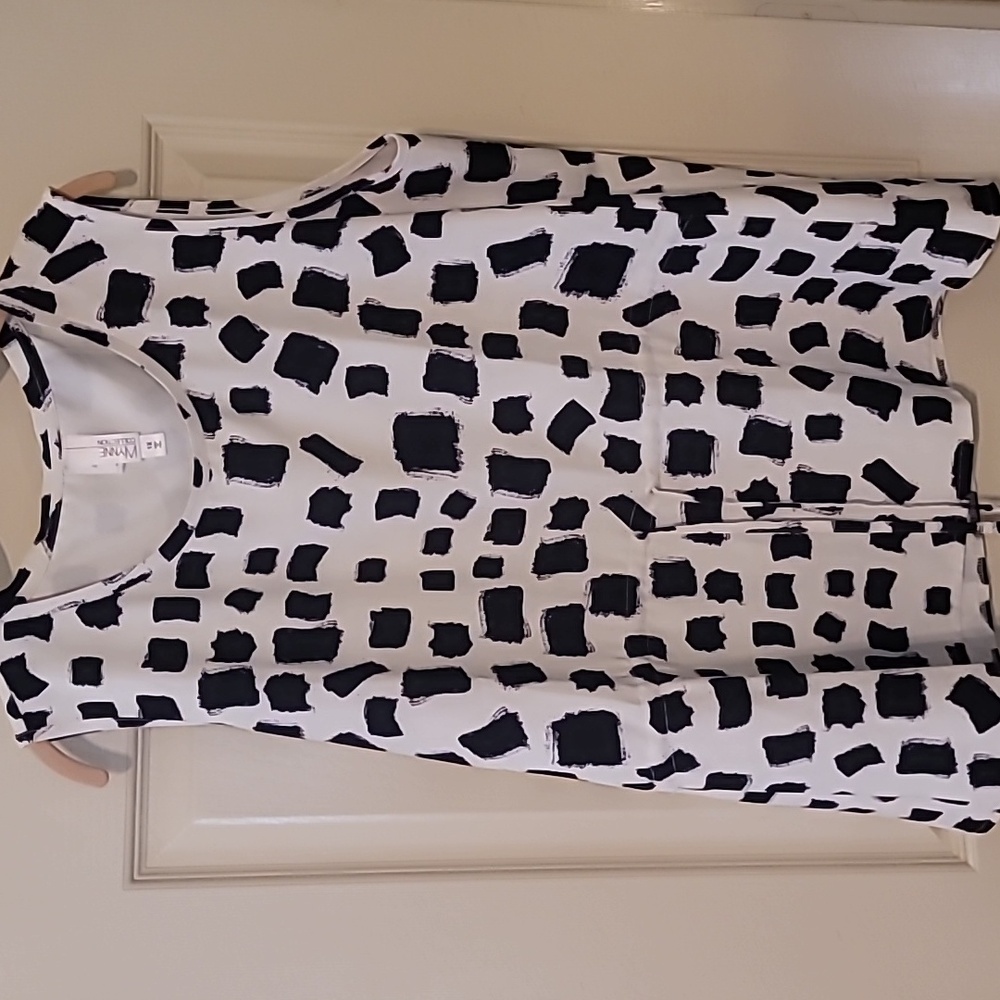 Another two-fer. Two printed top, one price. Abstract black and one sage.